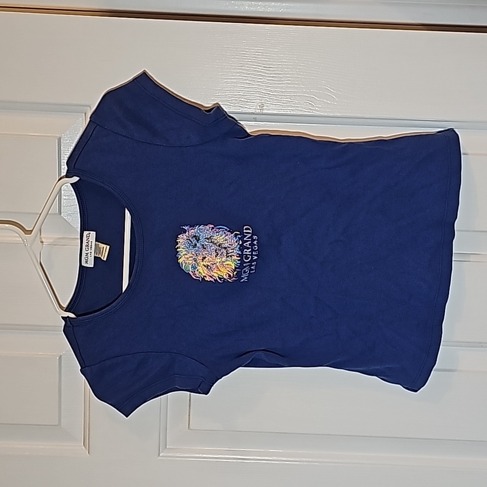 MGM GRAND LAS VEGAS  T-shirt M kids blue with sparkly lion emblem